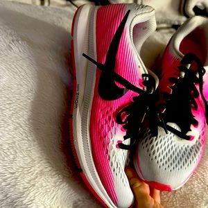 Women’s Nike lightly used running sneakers’